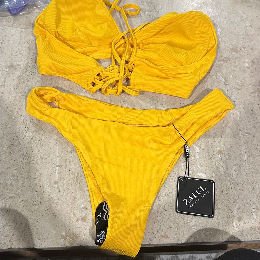 Women's Two Piece Padded Yellow Bikini Set swimming suit NWT Size L - Picture 2 of 4